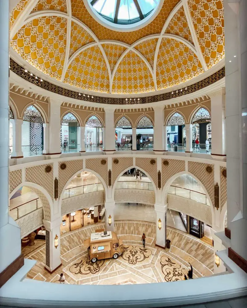Dubai for Digital Nomads: Dubai Shopping Mall